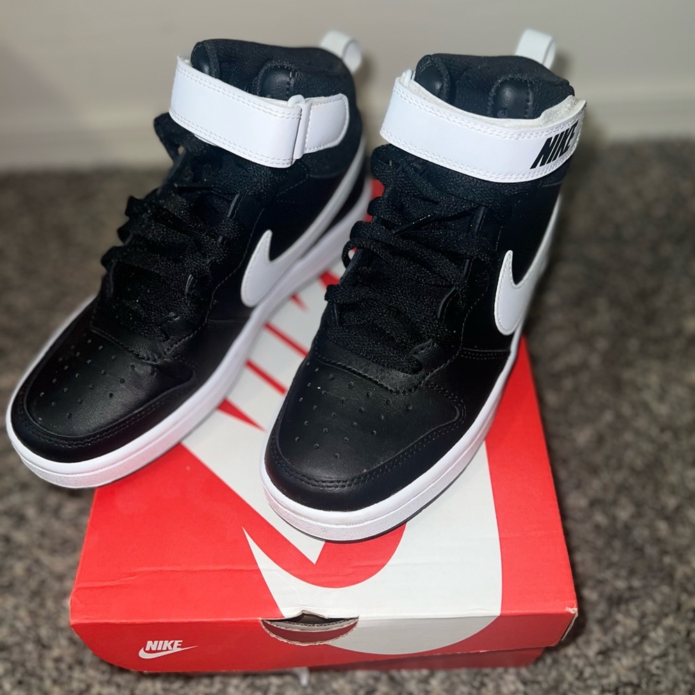 Nike Court Borough Mid 2